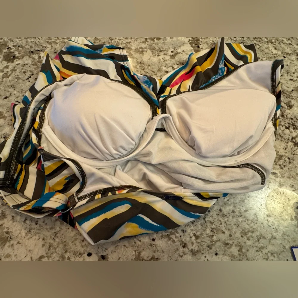 DKNY Multicolor Swirl One Piece Swimsuit - Picture 5 of 6